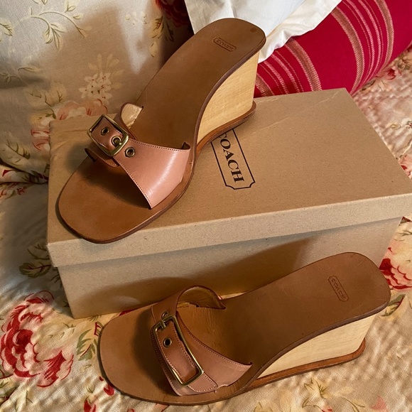 Coach Y2K Buckle Slides, size 6.5, Natural, pre-loved - Picture 6 of 6